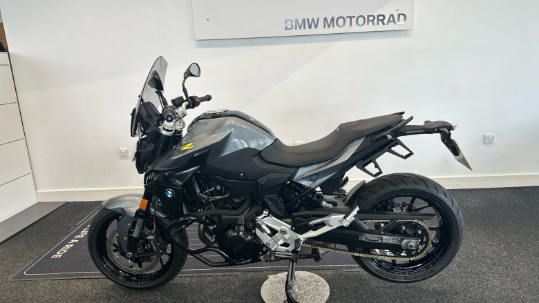 BMW F900 R